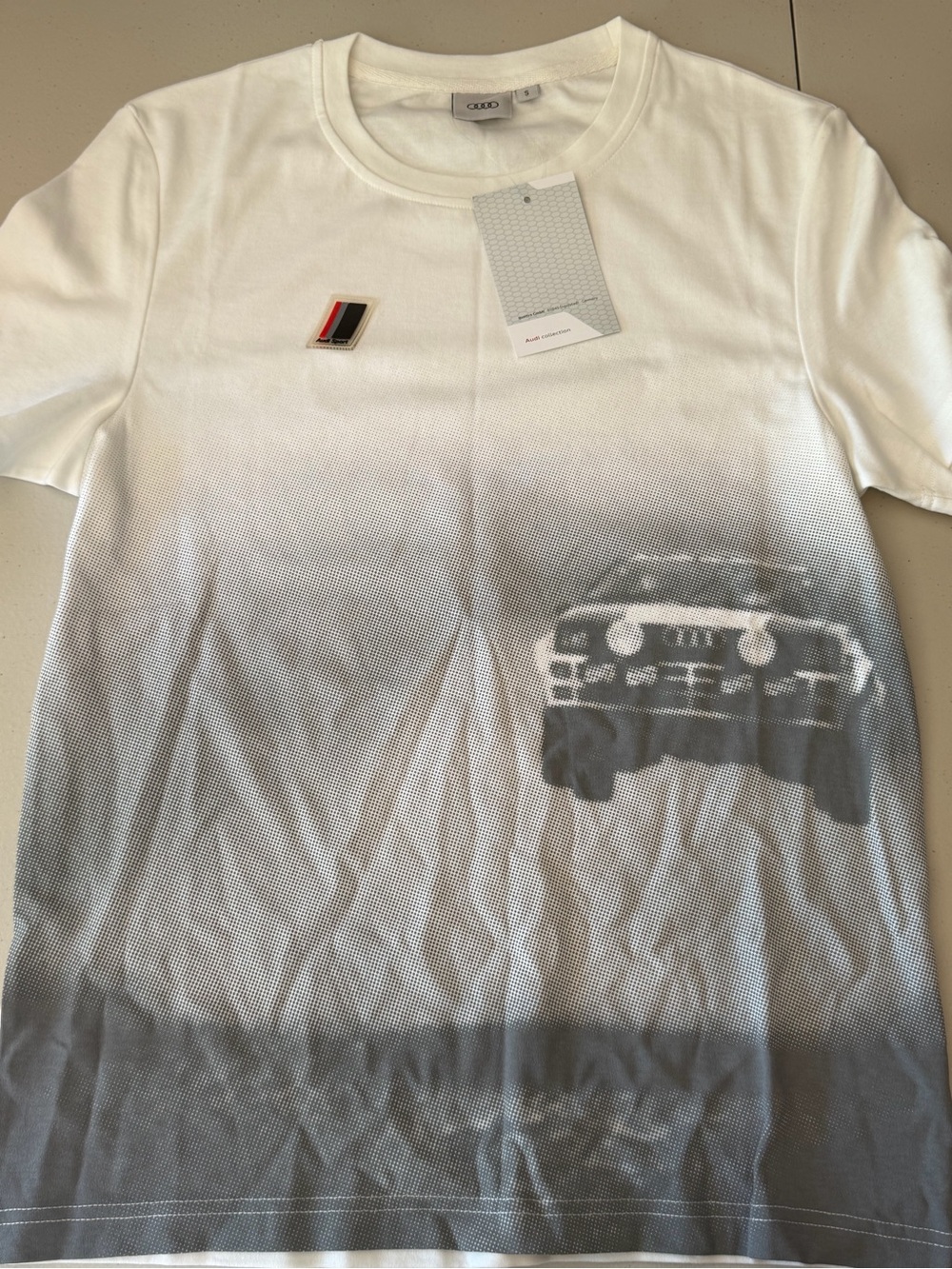 Men’s Audi collectors White & Gray Gradient Car Graphic T‑Shirt size small